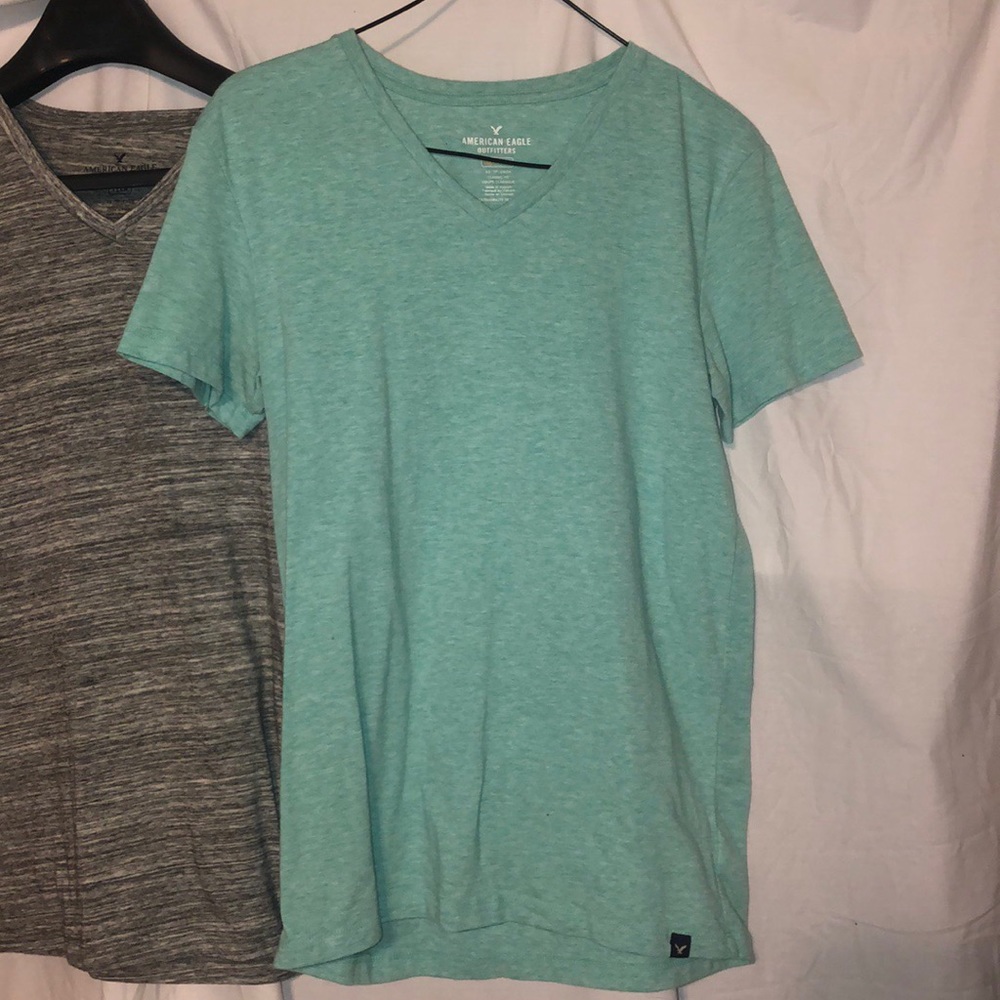 TWO SUPER COOL AMERICAN EAGLE BRAND VNECK T-SHIRTS - Picture 7 of 8